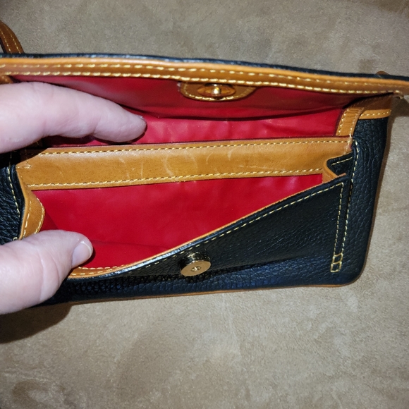 Dooney and Bourke black wristlet - Picture 4 of 6
